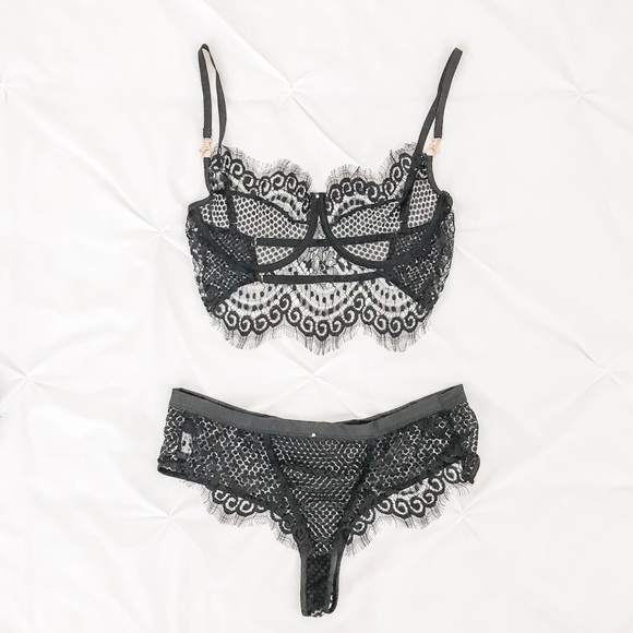 Chantilly Lace Bra & Panty Set (S-5X) - Picture 2 of 5